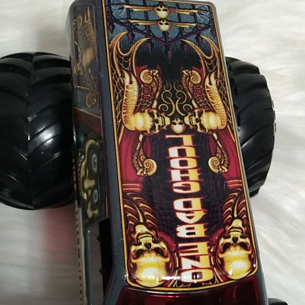 One Bad Ghoul 2018 Mattel Hot Wheels Monster Truck Metal Top Scale 1/24